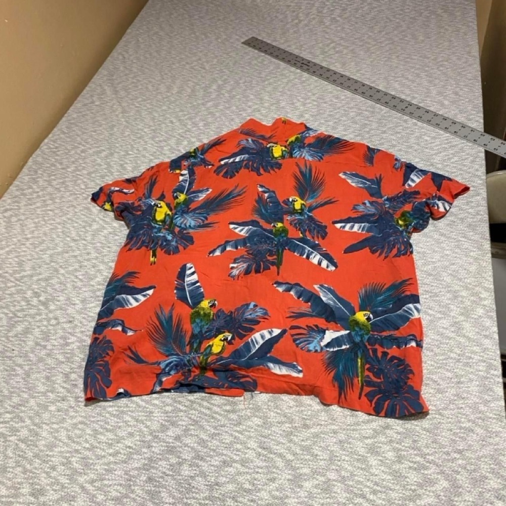 H&M button-up red tropical shirt with blue parrots and leaves men XL. SKU-B669 - Picture 5 of 5